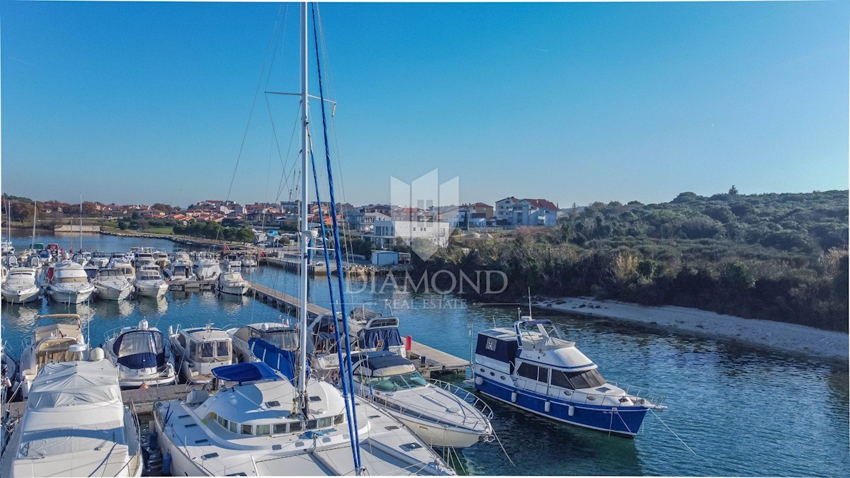 Medolino, dintorni, terreno con edificabile vicino al mare