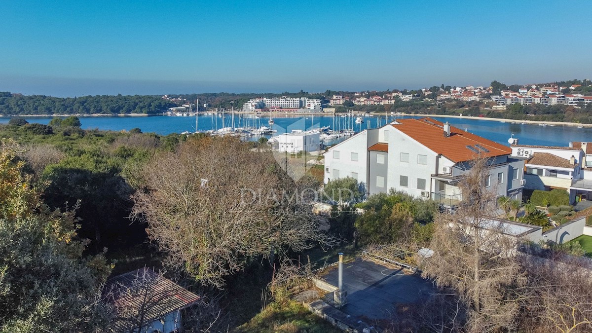 Medolino, dintorni, terreno con edificabile vicino al mare