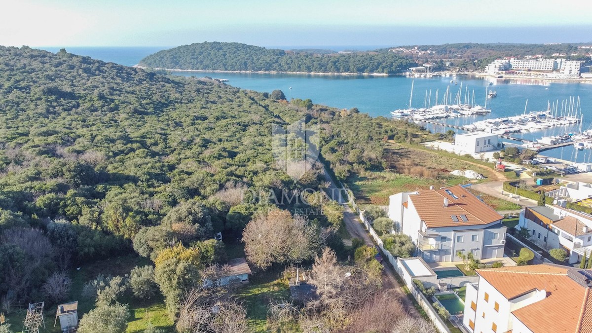 Medolino, dintorni, terreno con edificabile vicino al mare