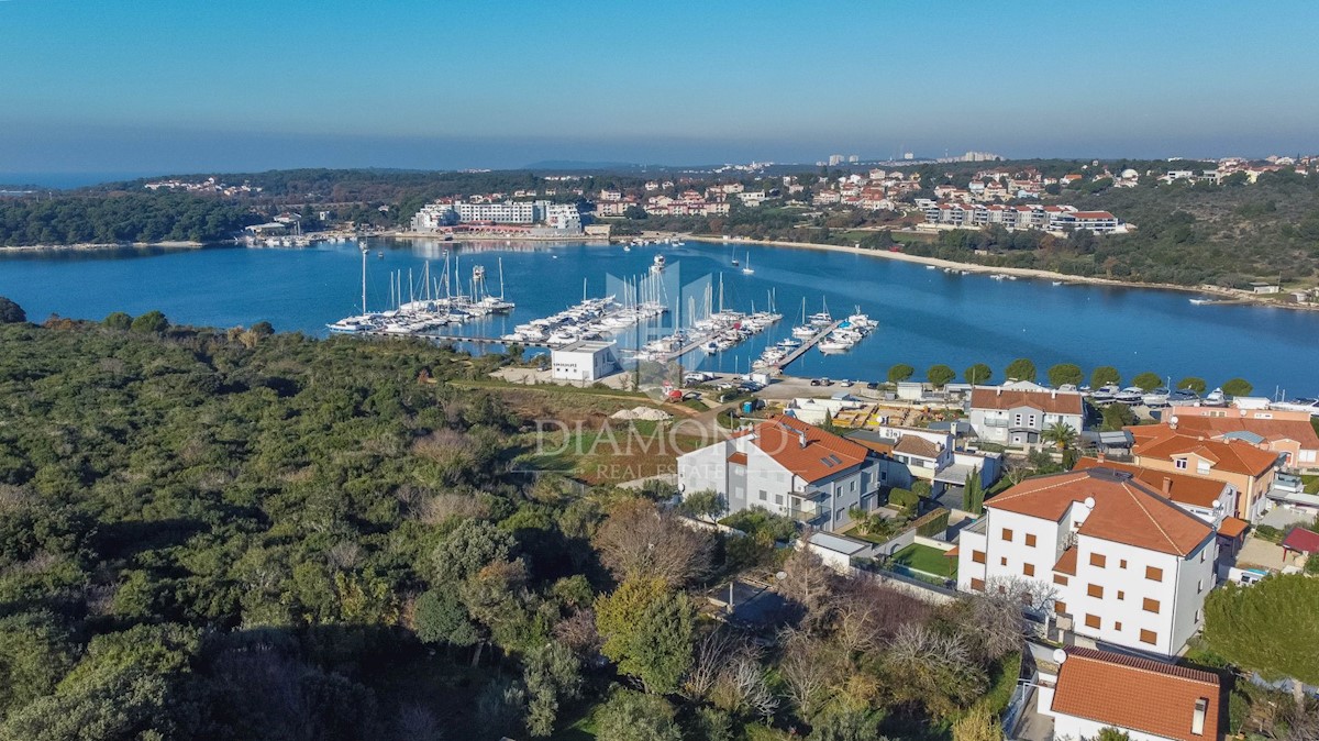 Medolino, dintorni, terreno con edificabile vicino al mare