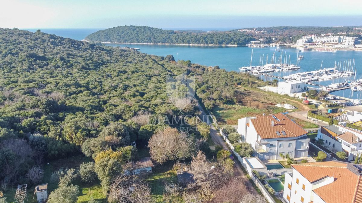 Medolino, dintorni, terreno con edificabile vicino al mare