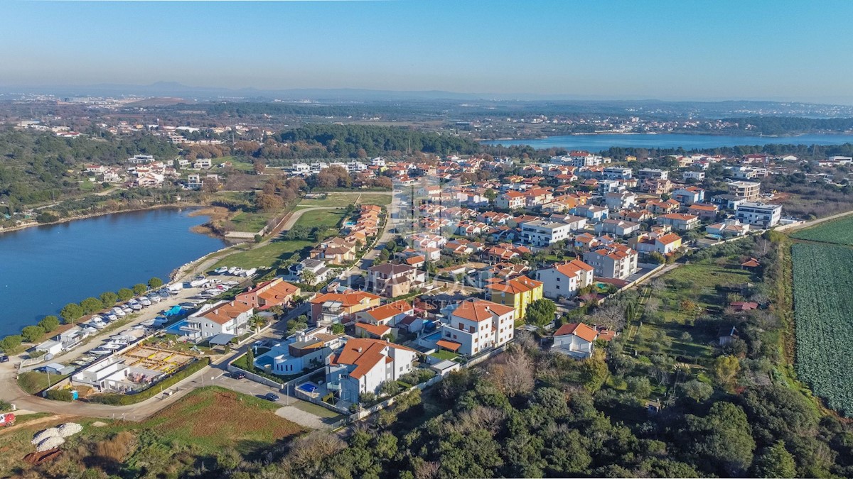 Medolino, dintorni, terreno con edificabile vicino al mare