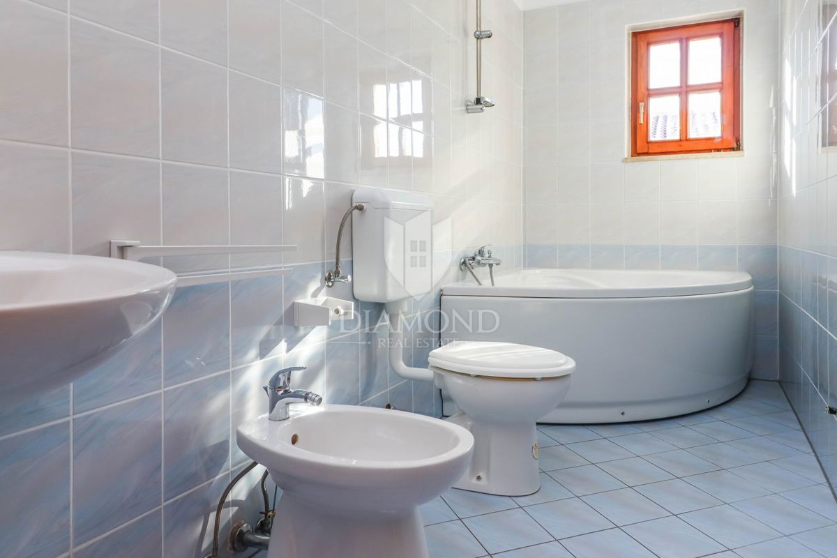 Parenzo, dintorni, casa autentica con vista mare!