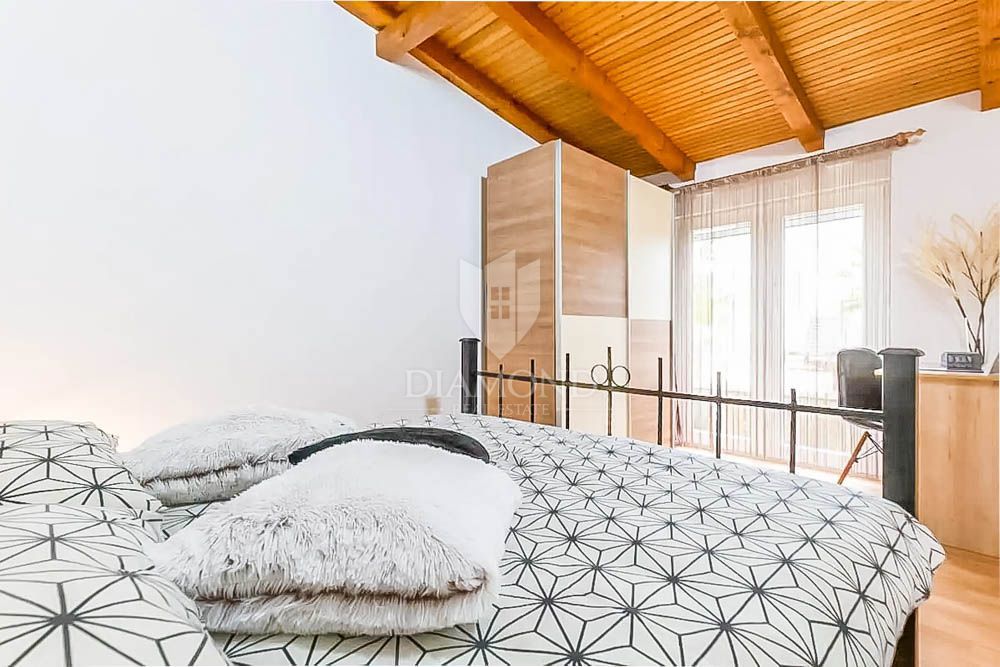 Pola, due case con piscina in una posizione tranquilla!