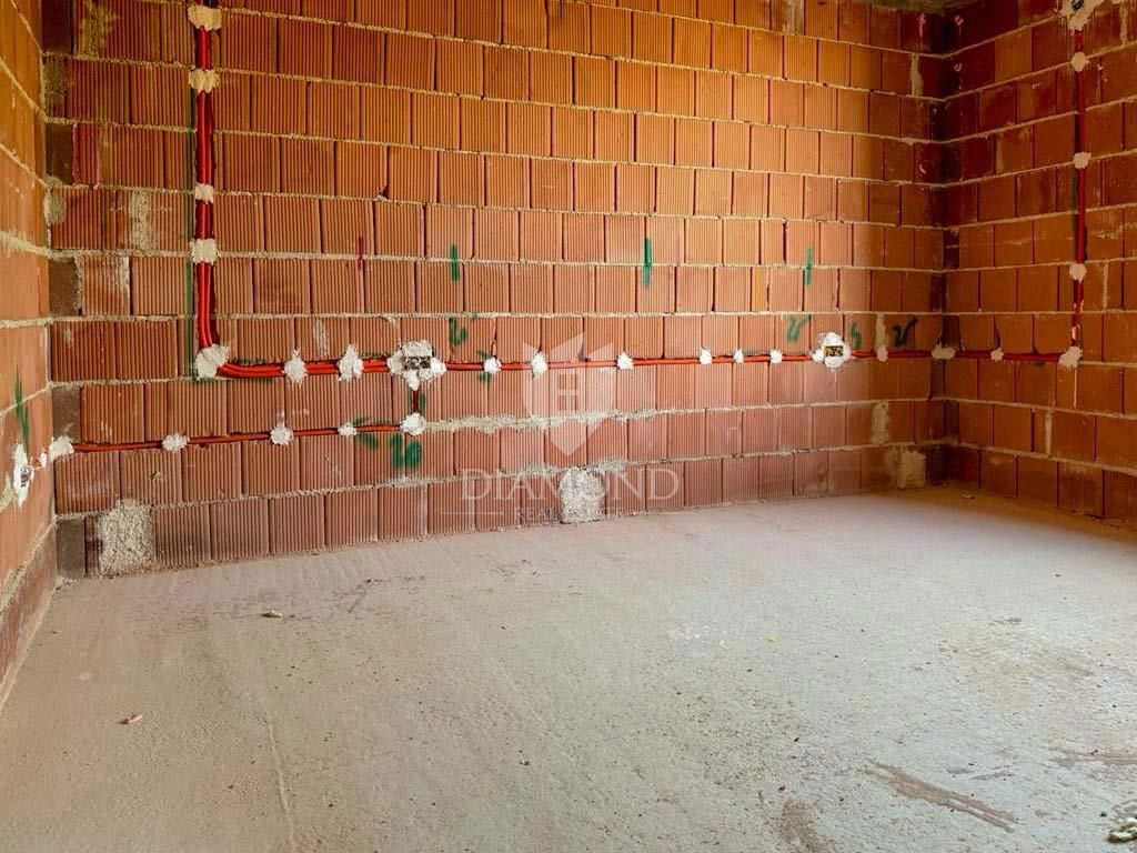 Umago nuova costruzione, piano terra con 3 camere da letto