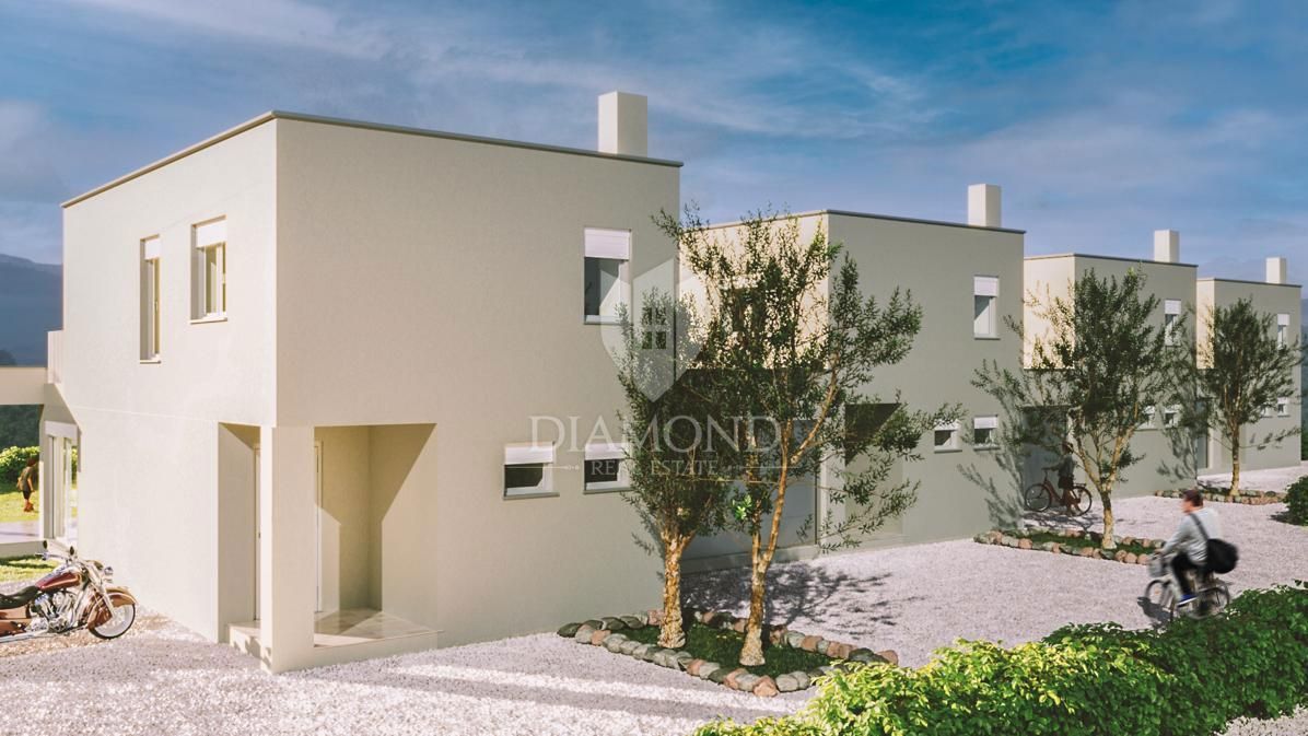 Albona, casa in costruzione vicino alla città