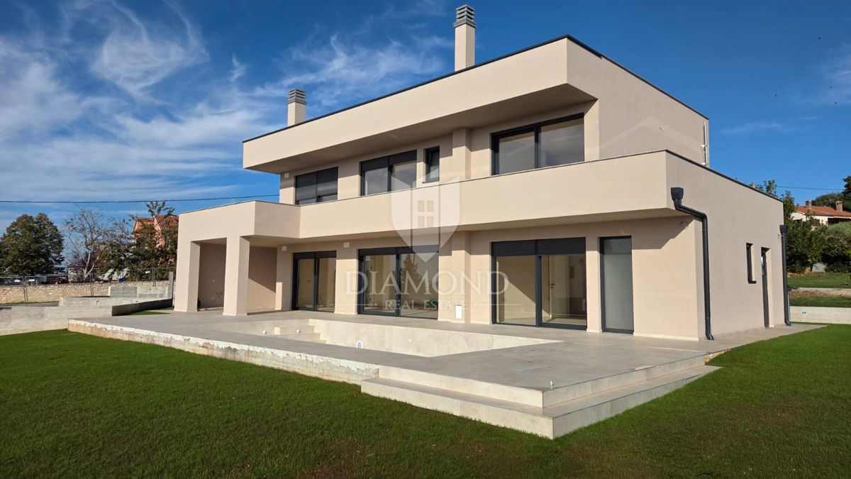 Dintorni di Parenzo, villa moderna con vista mare