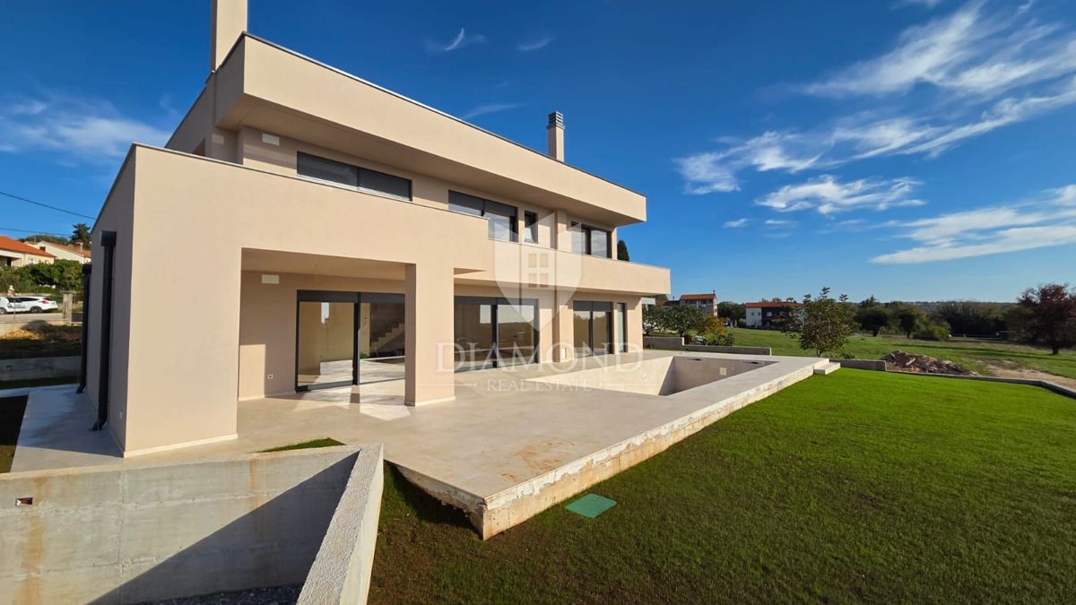Dintorni di Parenzo, villa moderna con vista mare