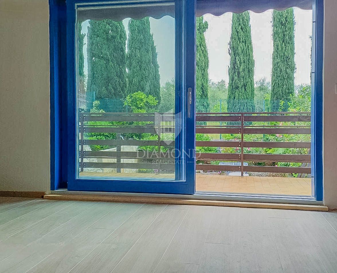 Umago, dintorni! Grande casa con due appartamenti a 300 metri dal mare!