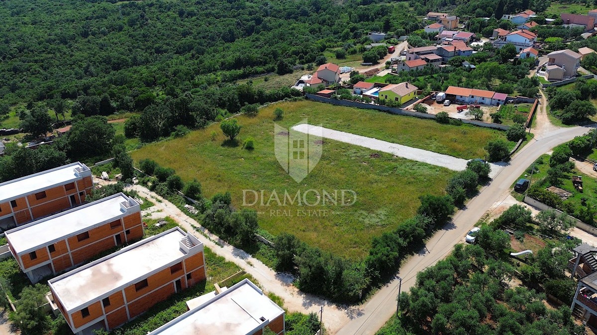 Marčana, terreno edificabile con vista mare