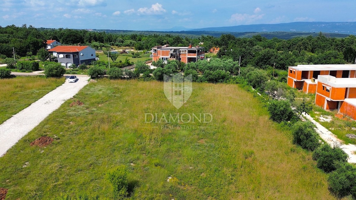 Marčana, terreno edificabile con vista mare