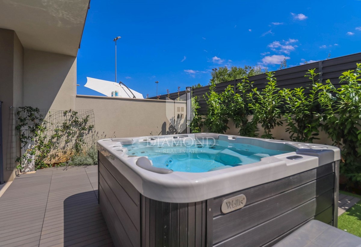  Pola - casa moderna con jacuzzi