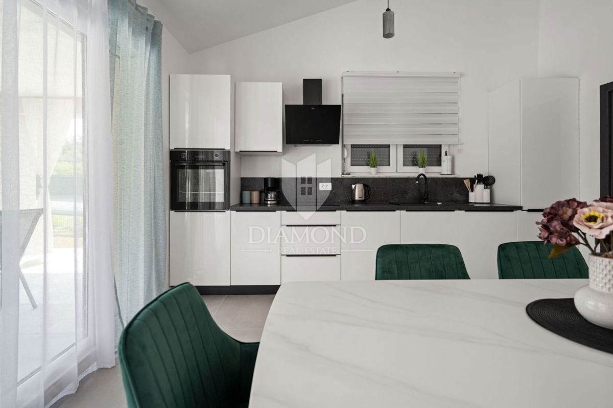 Labin, dintorni, piano terra con piscina