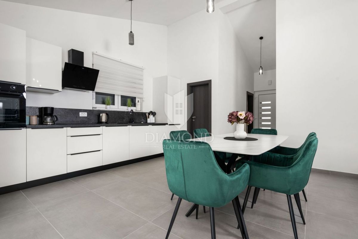 Labin, dintorni, piano terra con piscina