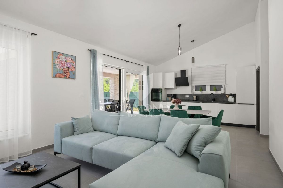 Labin, dintorni, piano terra con piscina