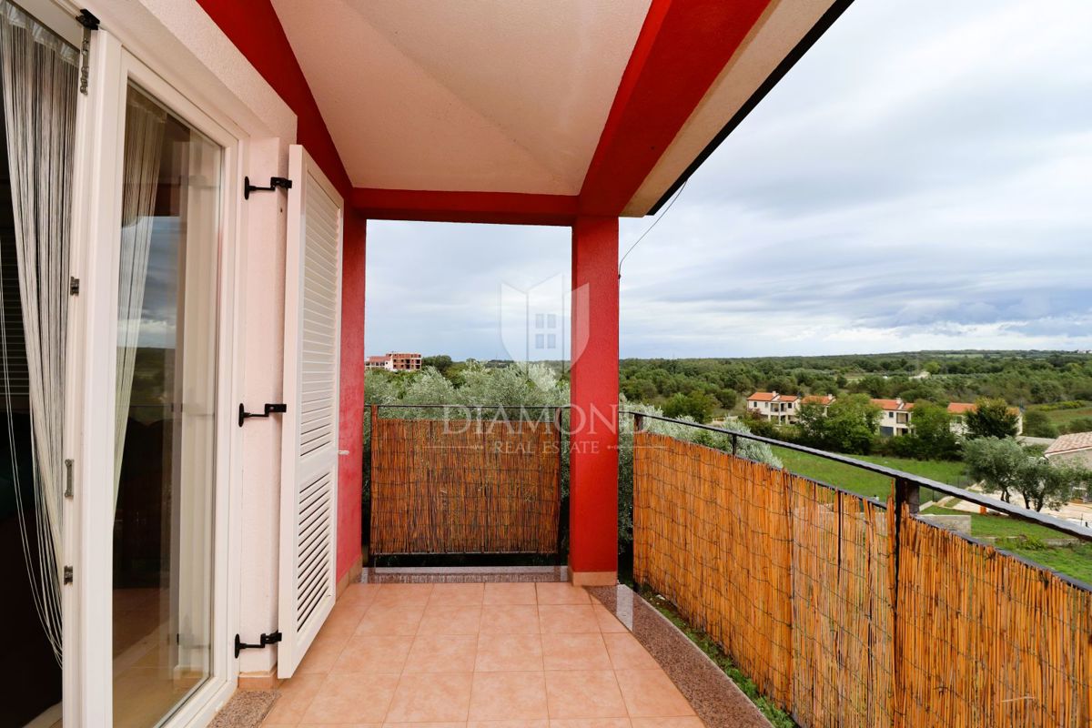 Parenzo, dintorni, OCCASIONE! Due appartamenti con giardino privato