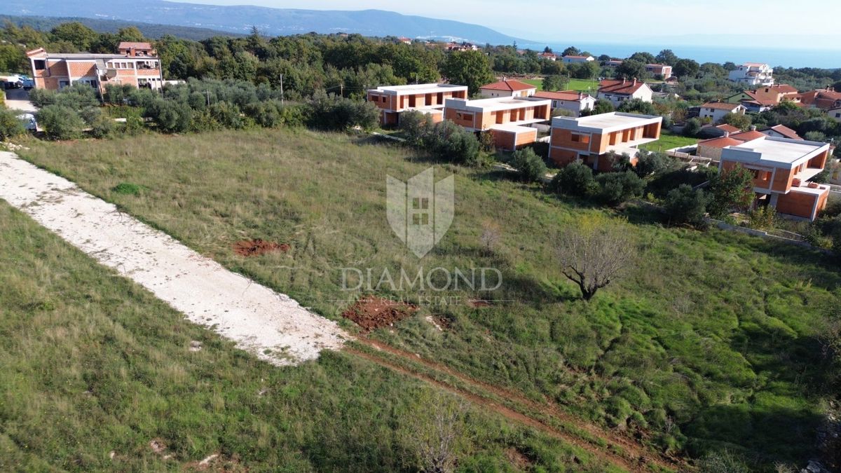 Marčana, ampio terreno con vista sul mare