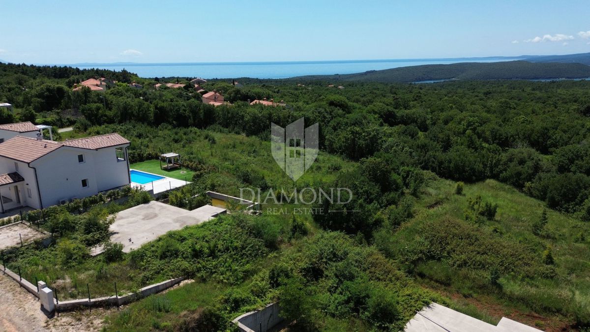 Albona, terreno con permesso di costruzione e vista sul mare 