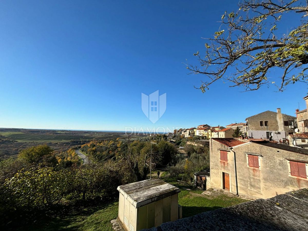 Istria, Buie, ufficio con vista mare nel centro città!