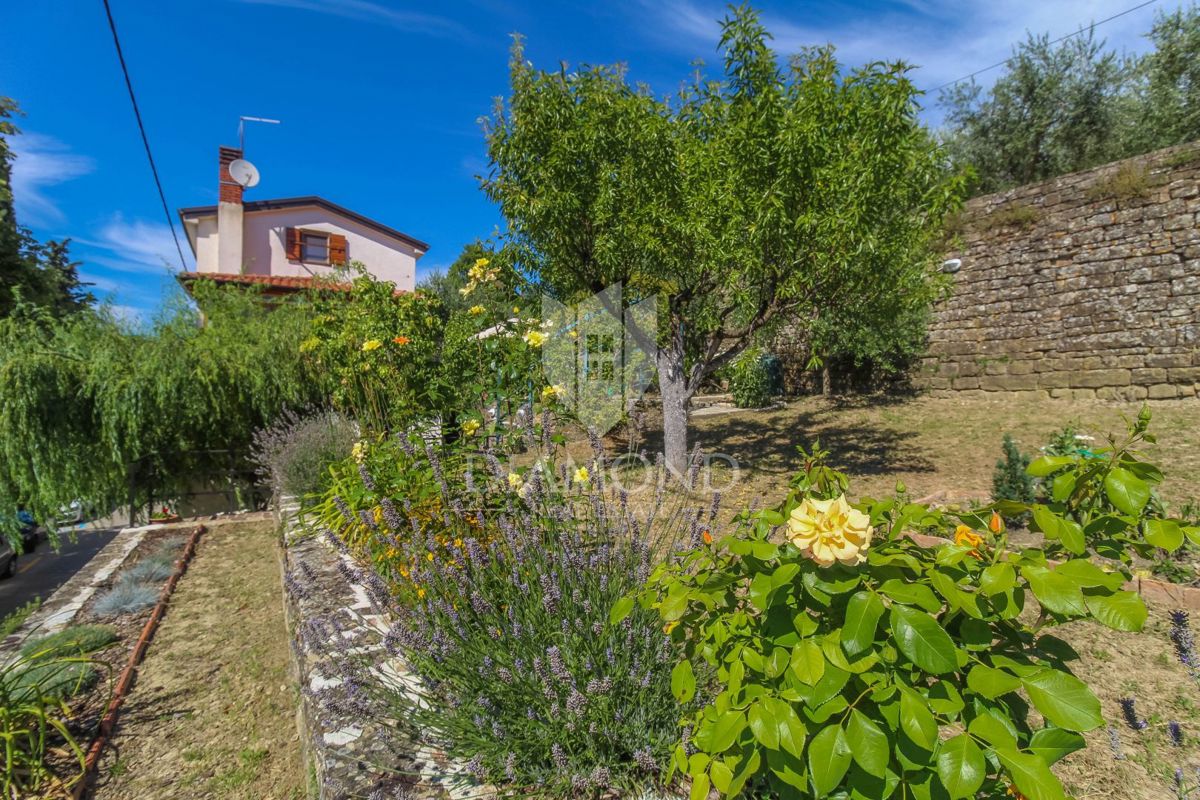 Grisignana, casa in ottima posizione con ampio cortile