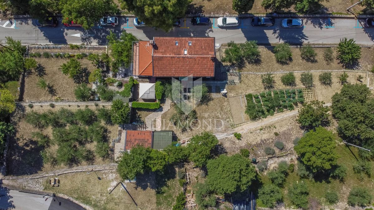 Grisignana, casa in ottima posizione con ampio cortile