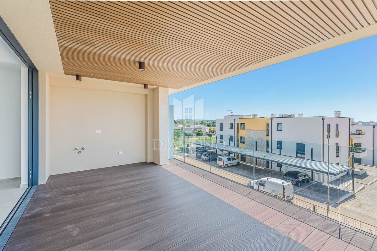 Novigrad, appartamento moderno con 2 camere da letto e terrazza!