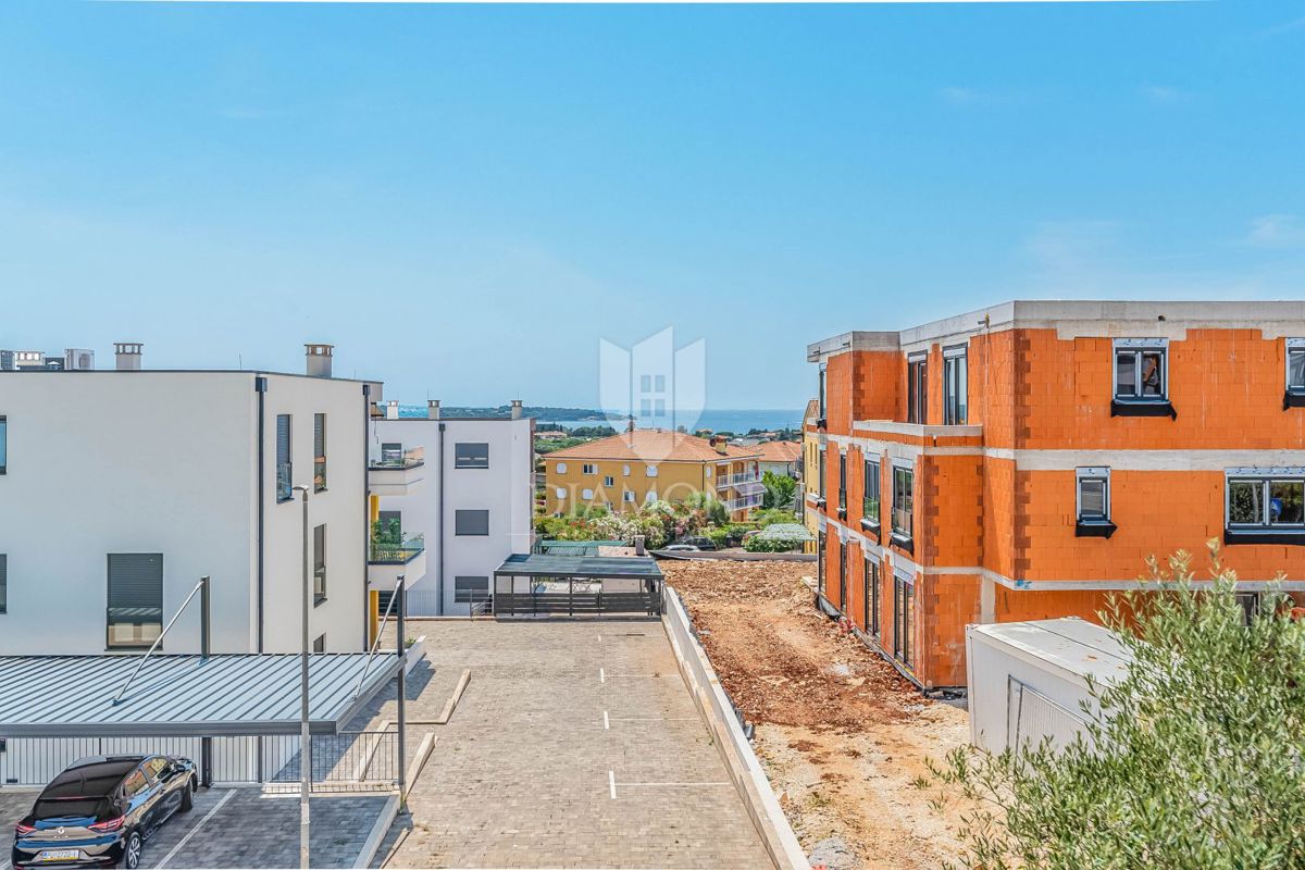 Novigrad, appartamento moderno con 2 camere da letto e terrazza!