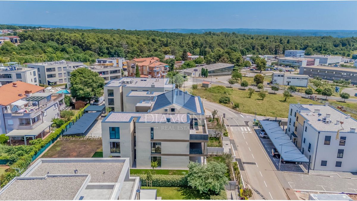 Novigrad, appartamento moderno con 2 camere da letto e terrazza!