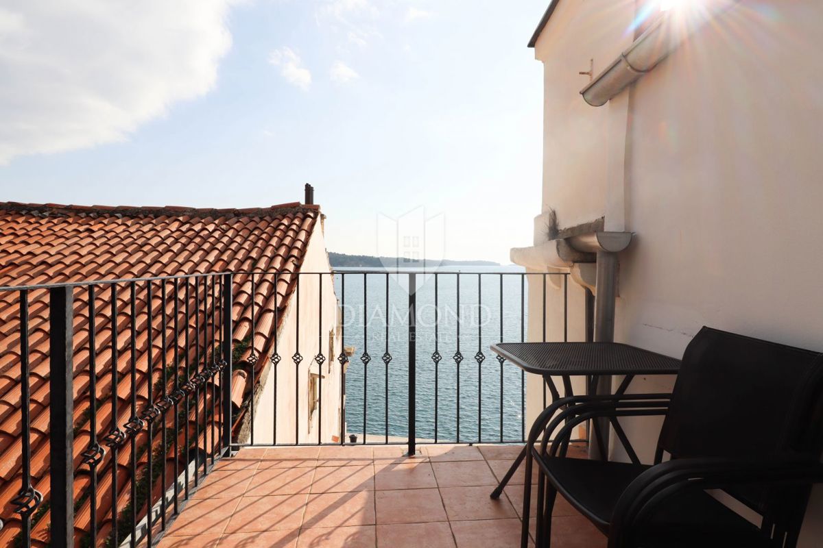 Poreč – Appartamento con vista mare unica!