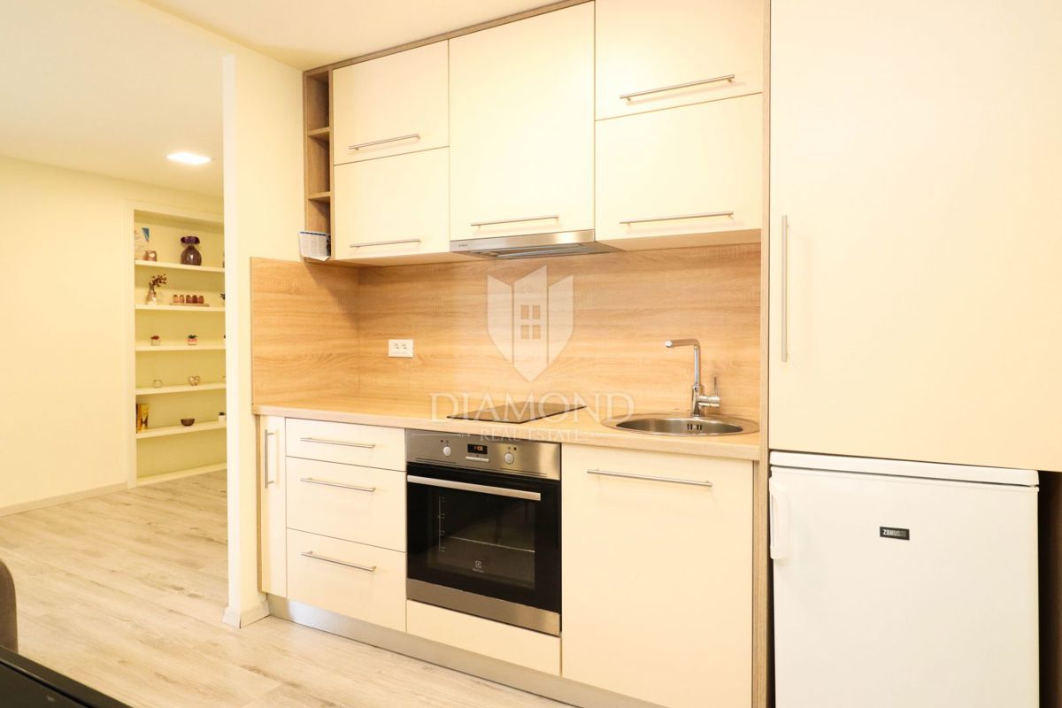 Poreč – Appartamento con vista mare unica!