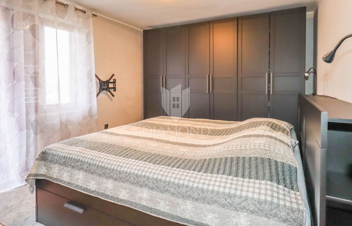 ESCLUSIVO! Rovigno, appartamento e terreno, a 300 m dalla spiaggia