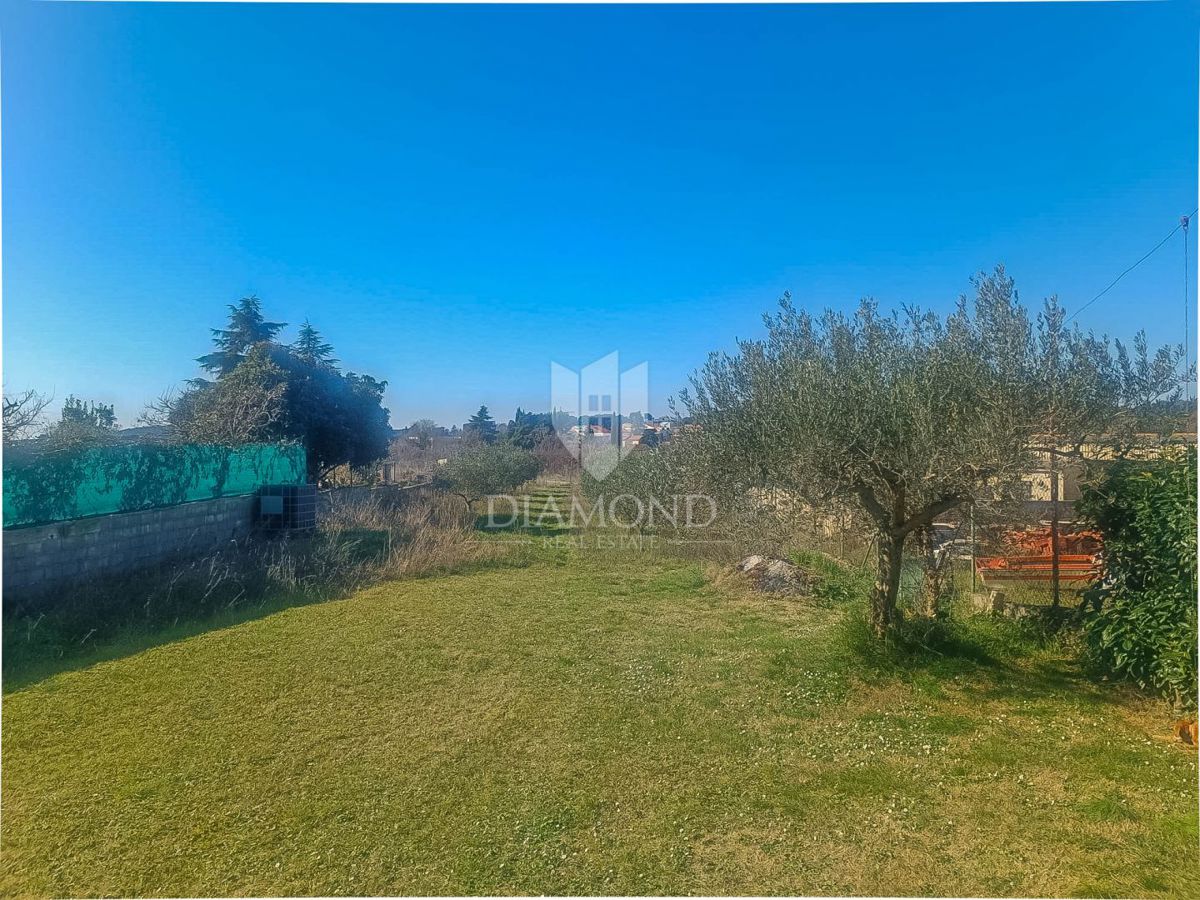 ESCLUSIVO! Rovigno, appartamento e terreno, a 300 m dalla spiaggia