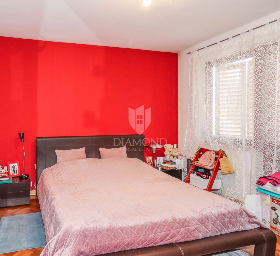 ESCLUSIVO! Rovigno, appartamento e terreno, a 300 m dalla spiaggia