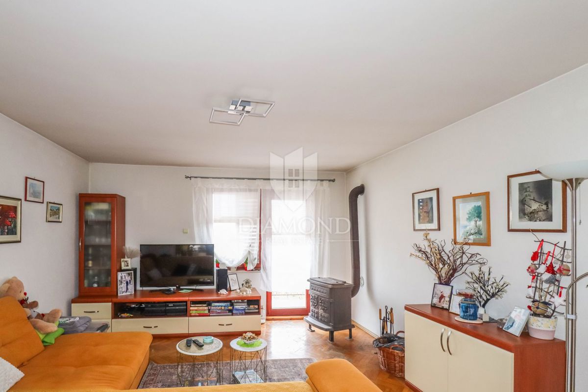 ESCLUSIVO! Rovigno, appartamento e terreno, a 300 m dalla spiaggia