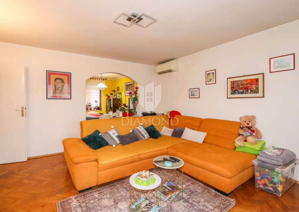 ESCLUSIVO! Rovigno, appartamento e terreno, a 300 m dalla spiaggia