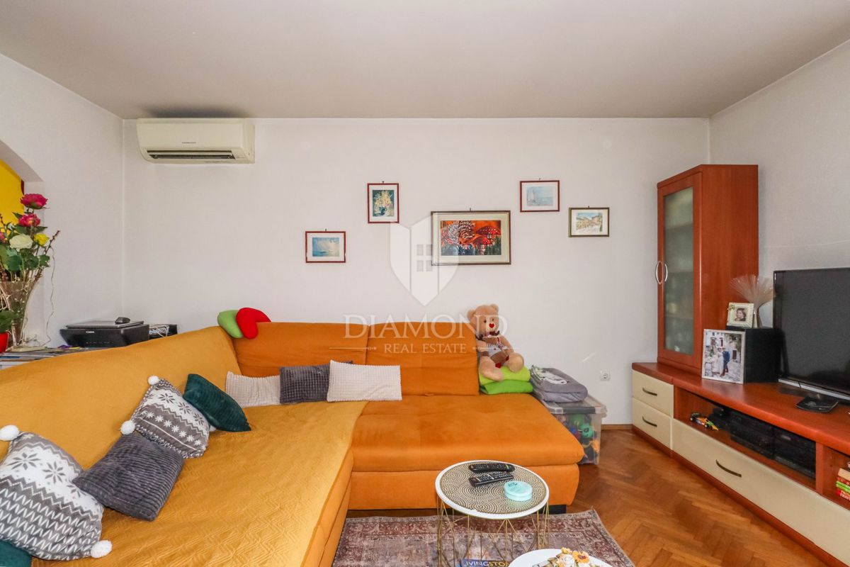 ESCLUSIVO! Rovigno, appartamento e terreno, a 300 m dalla spiaggia