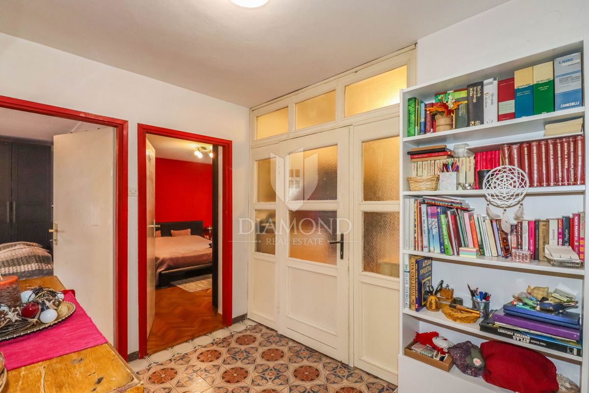 ESCLUSIVO! Rovigno, appartamento e terreno, a 300 m dalla spiaggia