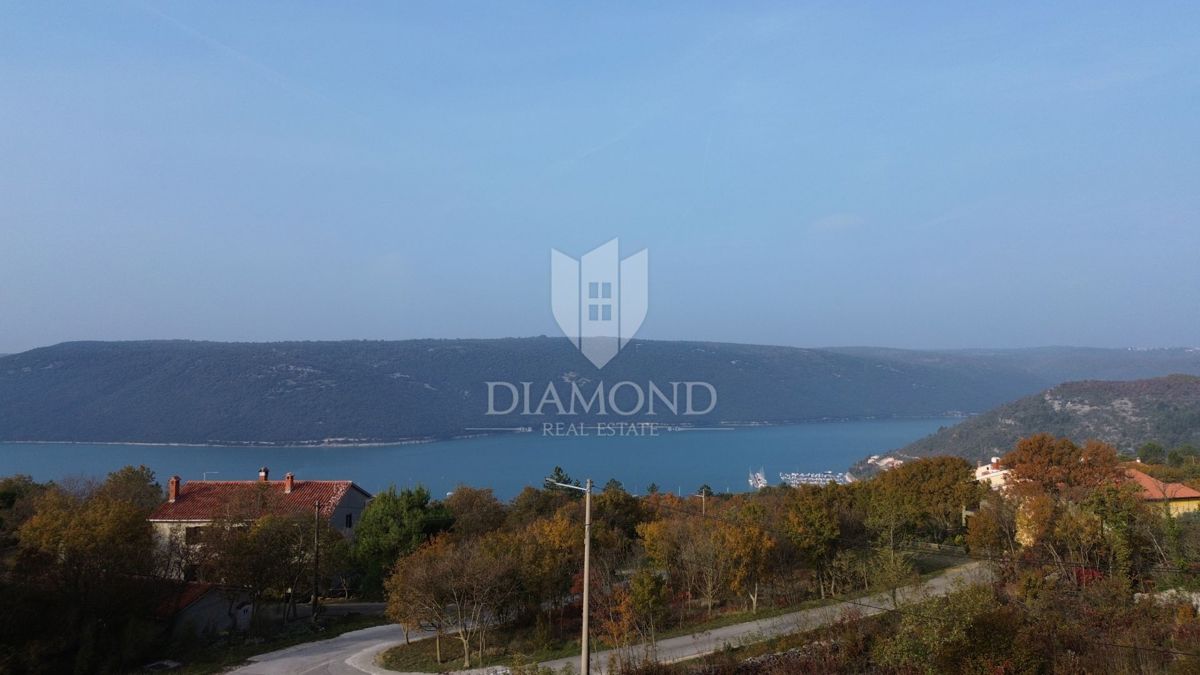 Ampio terreno con vista mare