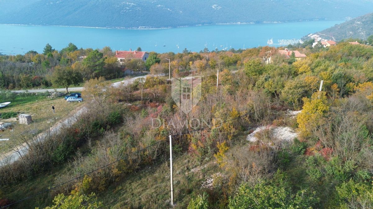 Ampio terreno con vista mare