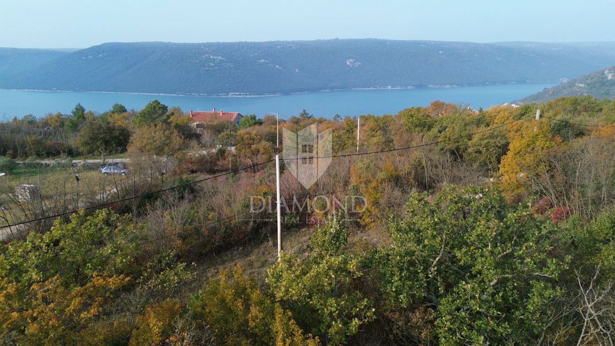 Ampio terreno con vista mare