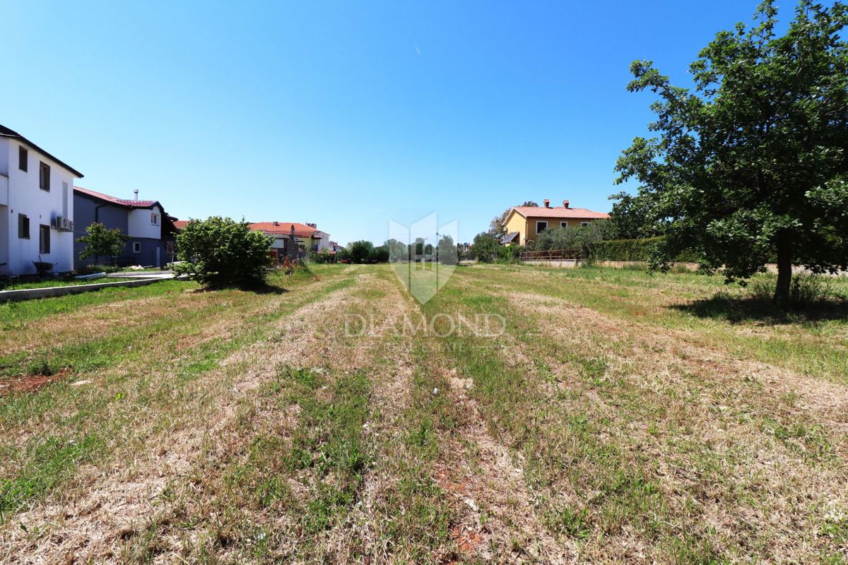 Parenzo - Opportunità di investimento! Terreno edificabile nel centro dell'insediamento