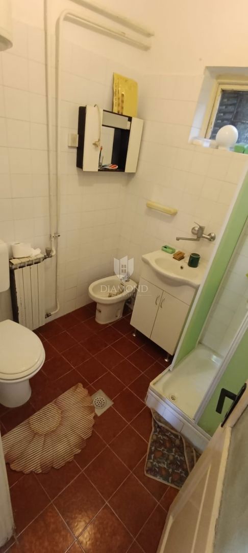 Piccola casa piena di potenziale Labin