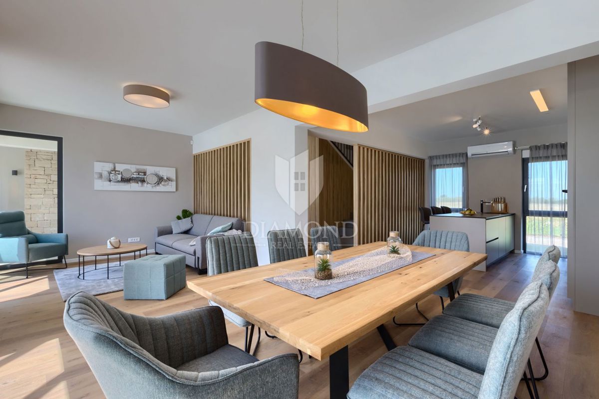 Verteneglio, bellissima villa con piscina ai margini del villaggio