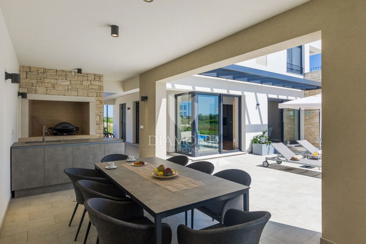 Verteneglio, bellissima villa con piscina ai margini del villaggio