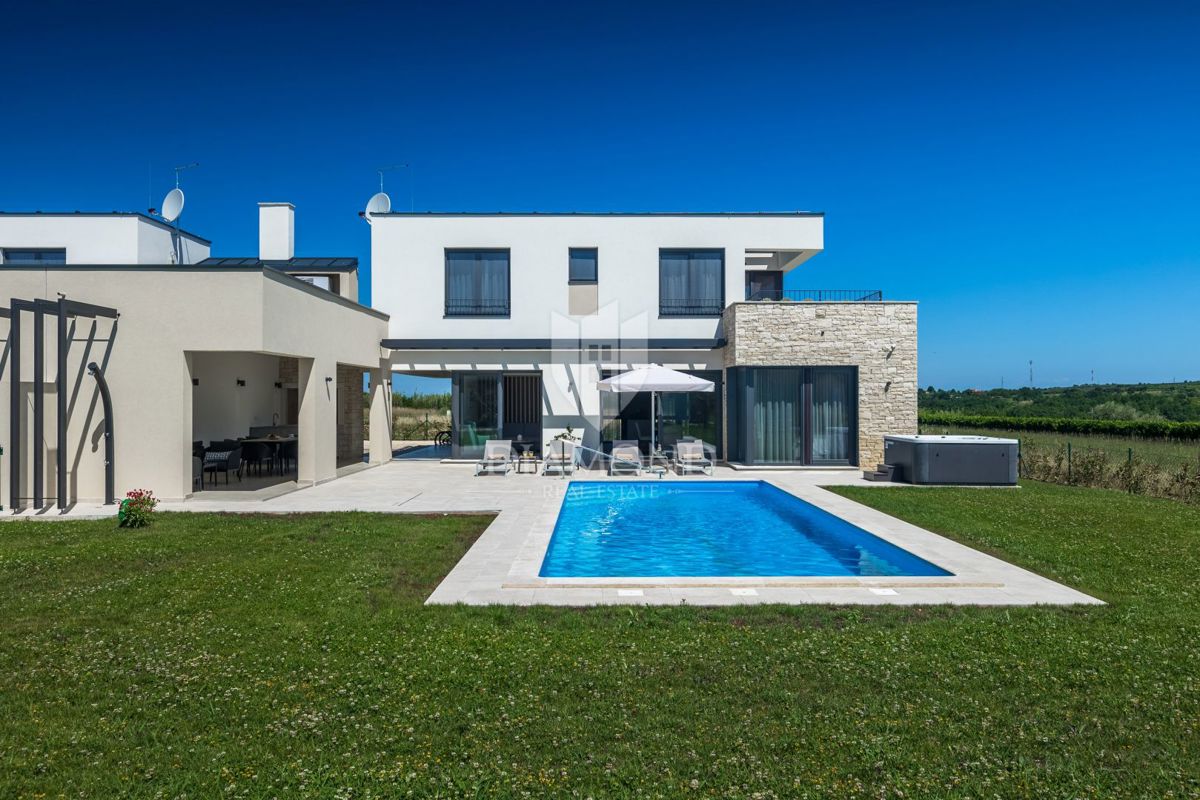 Verteneglio, bellissima villa con piscina ai margini del villaggio