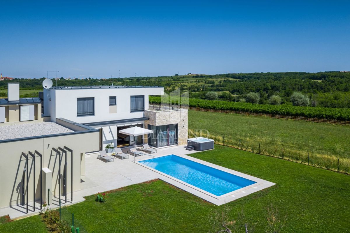Verteneglio, bellissima villa con piscina ai margini del villaggio