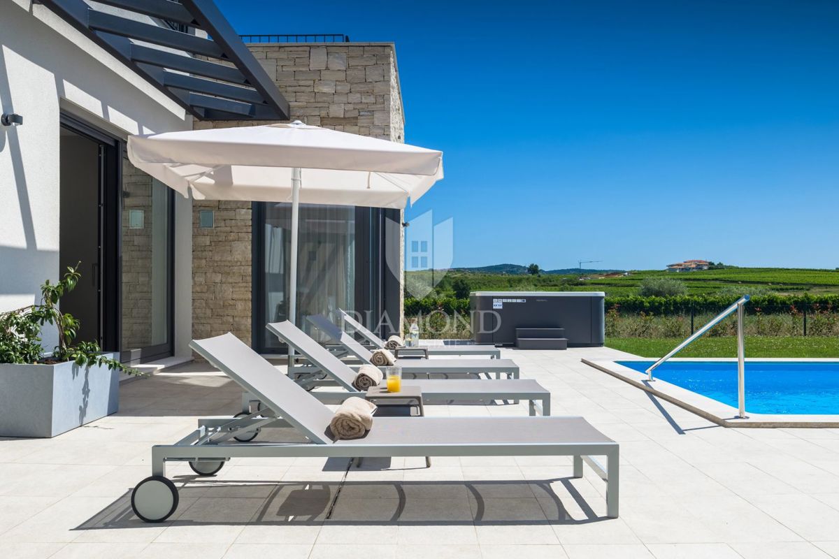 Verteneglio, bellissima villa con piscina ai margini del villaggio