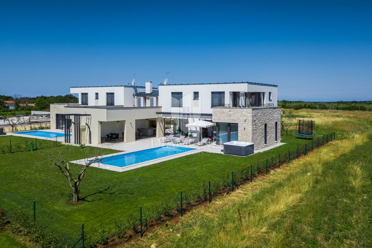 Verteneglio, bellissima villa con piscina ai margini del villaggio