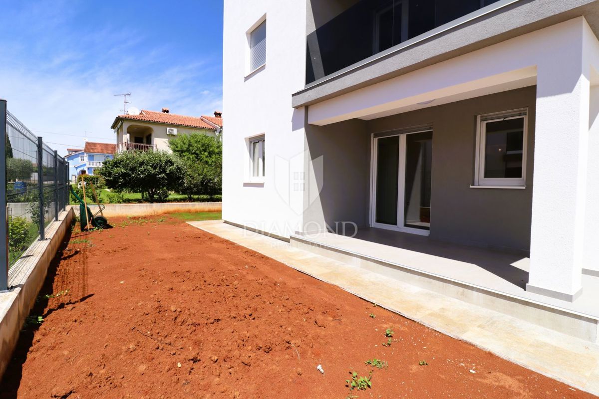 Parenzo, dintorni, appartamento con quattro camere da letto al piano terra con giardino