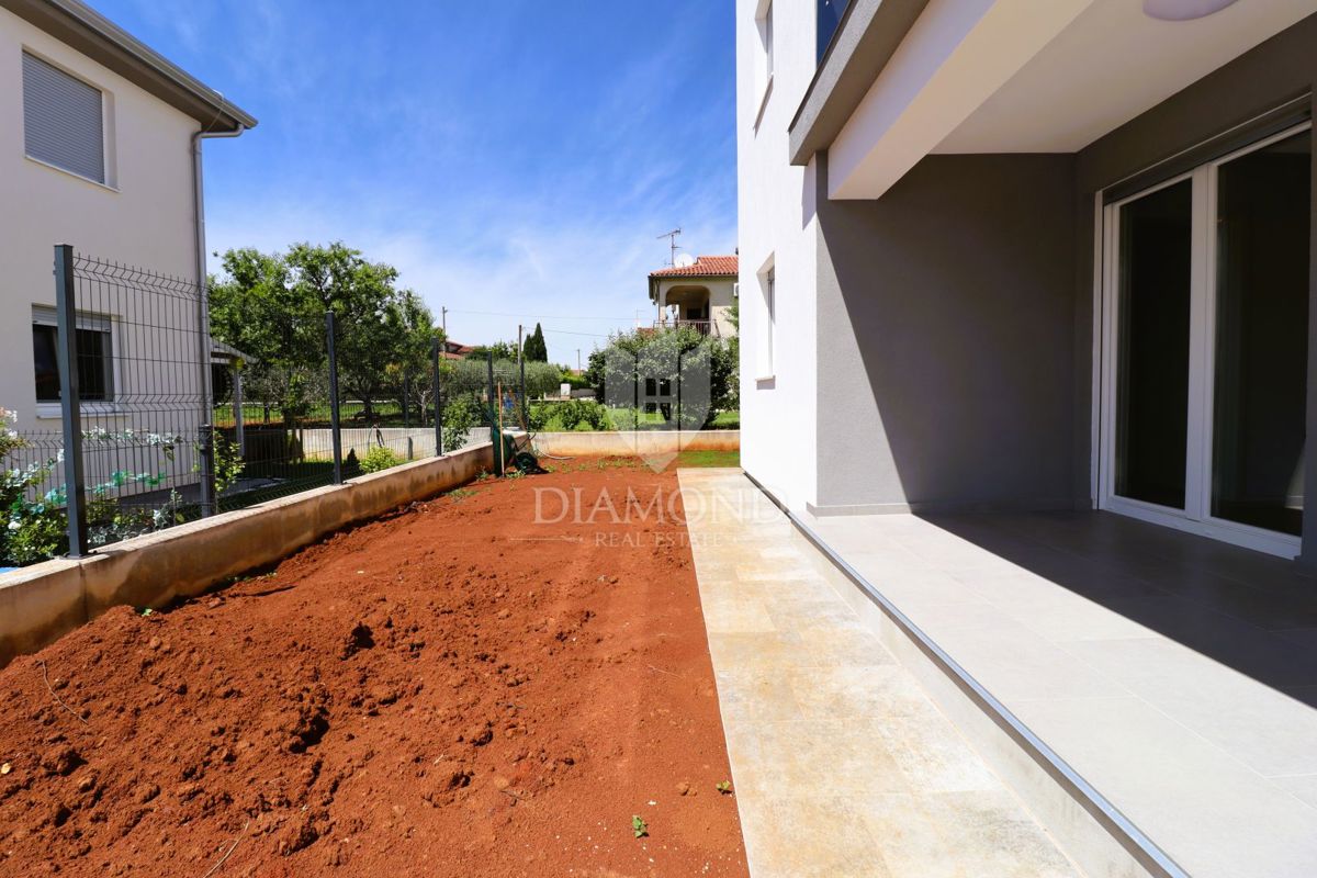 Parenzo, dintorni, appartamento con quattro camere da letto al piano terra con giardino